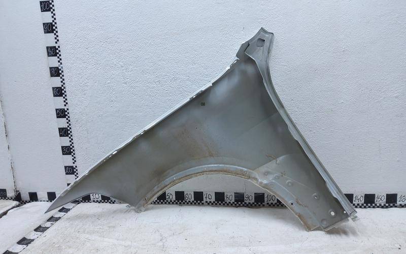 Крыло переднее правое