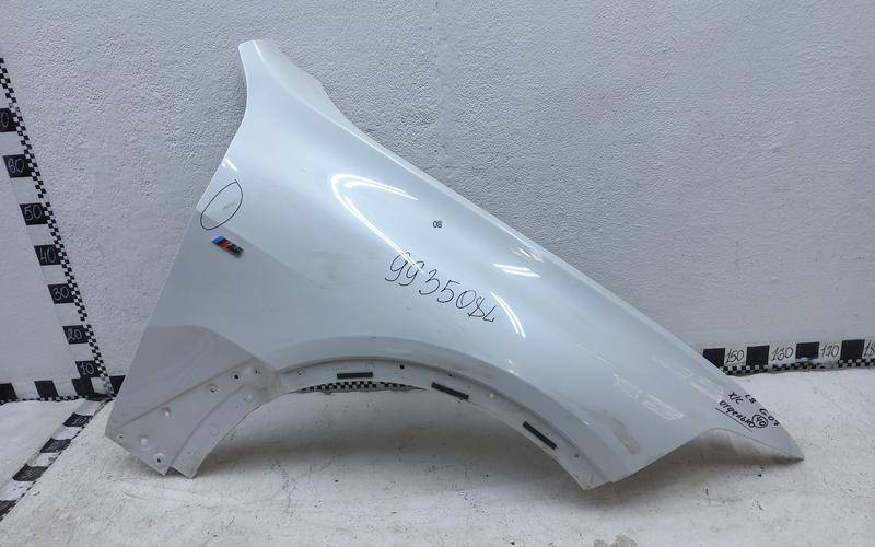 Крыло переднее правое