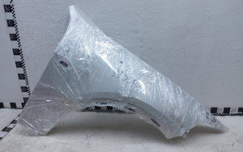 Крыло переднее правое