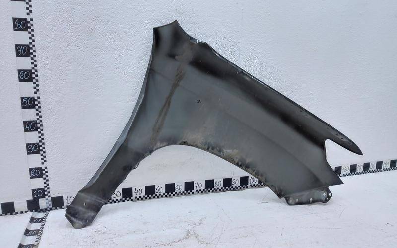 Крыло переднее левое