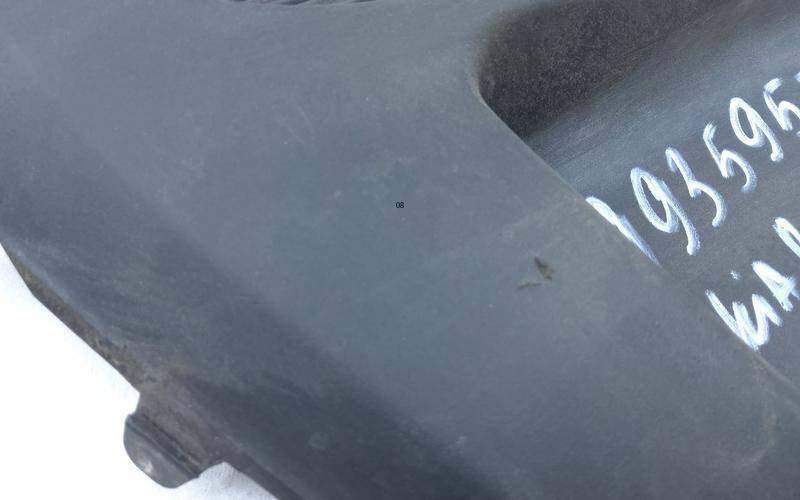 Заглушка бампера правая