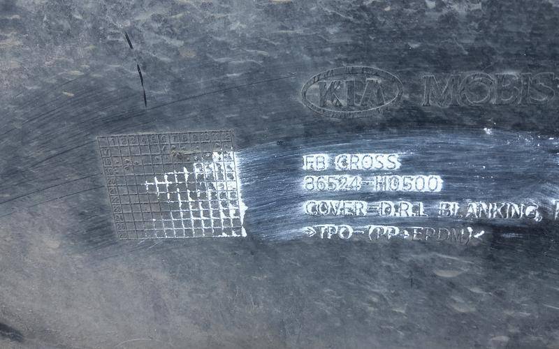 Заглушка бампера правая