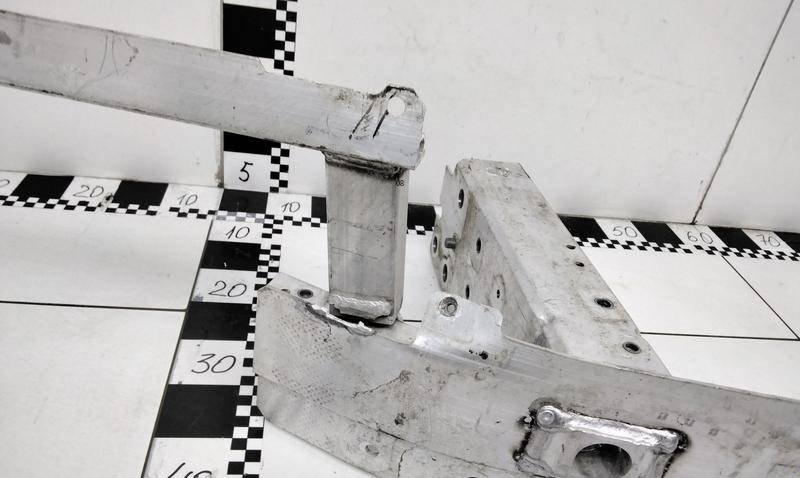 Усилитель переднего бампера