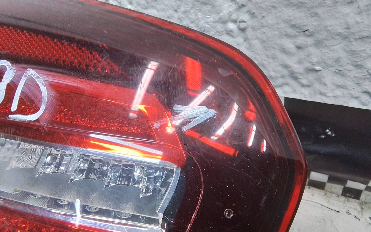 Фонарь задний внутренний левый