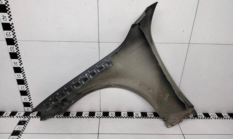 Крыло переднее правое