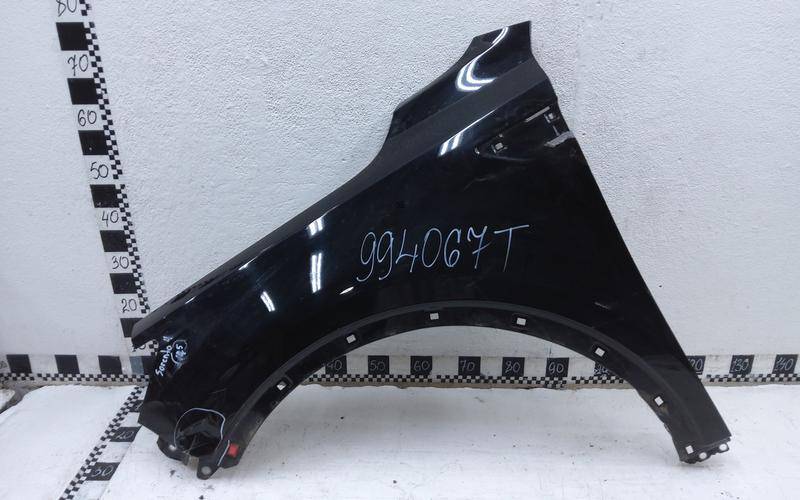 Крыло переднее левое