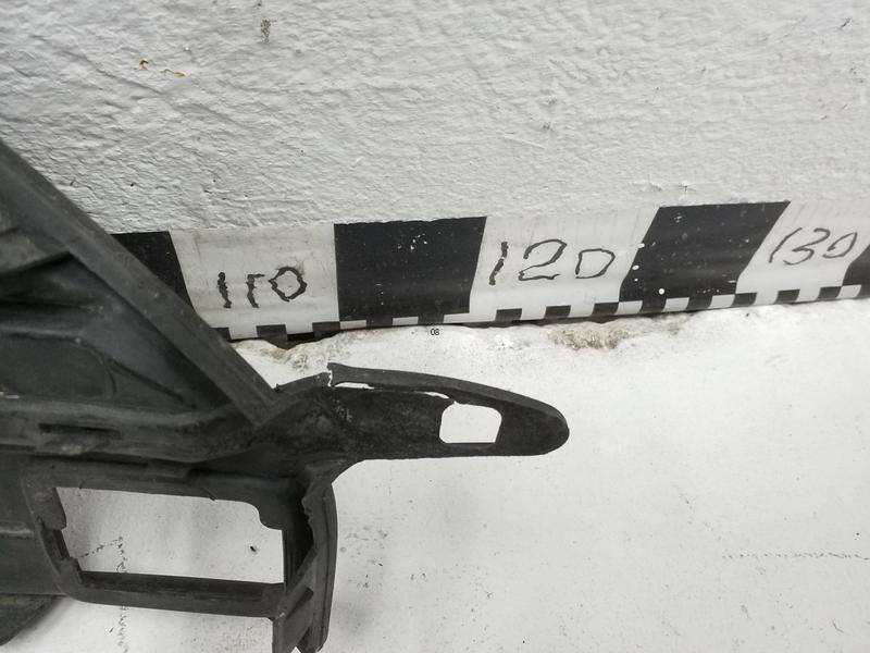 Заглушка бампера правая