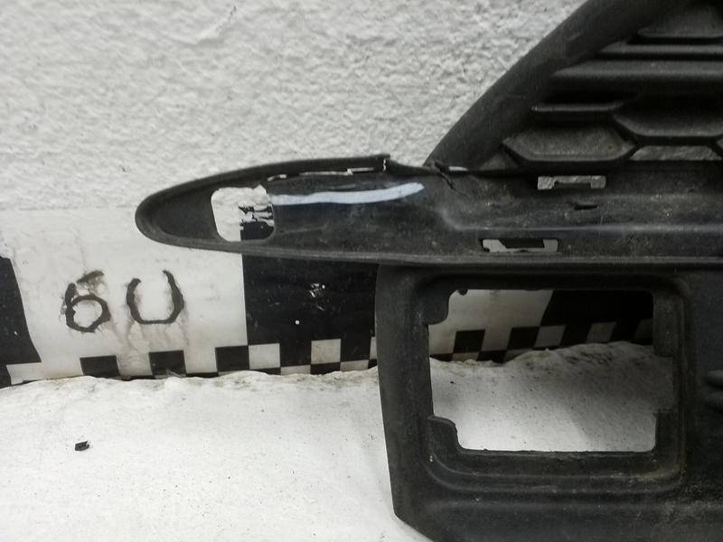 Заглушка бампера правая