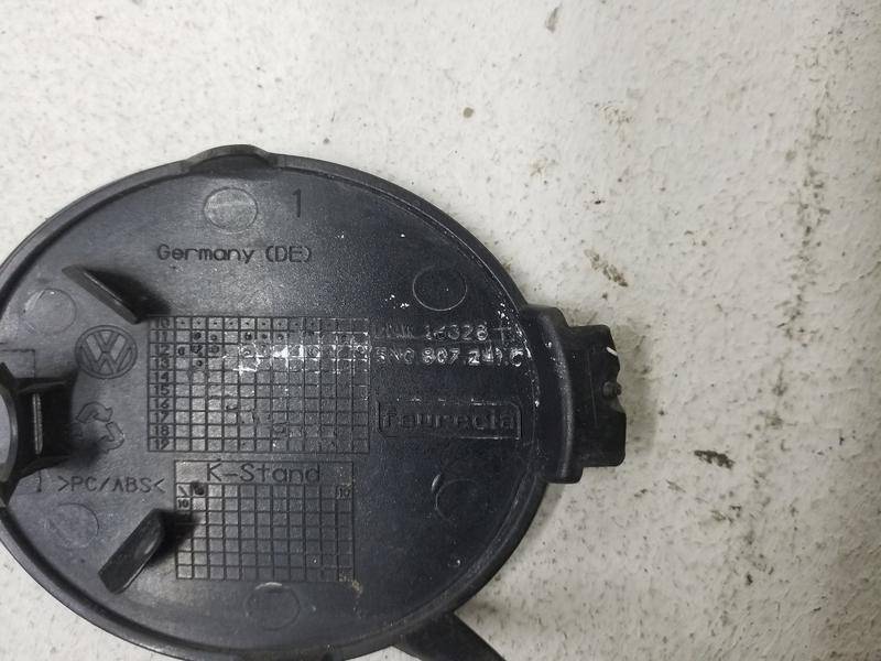 Заглушка буксировочного крюка