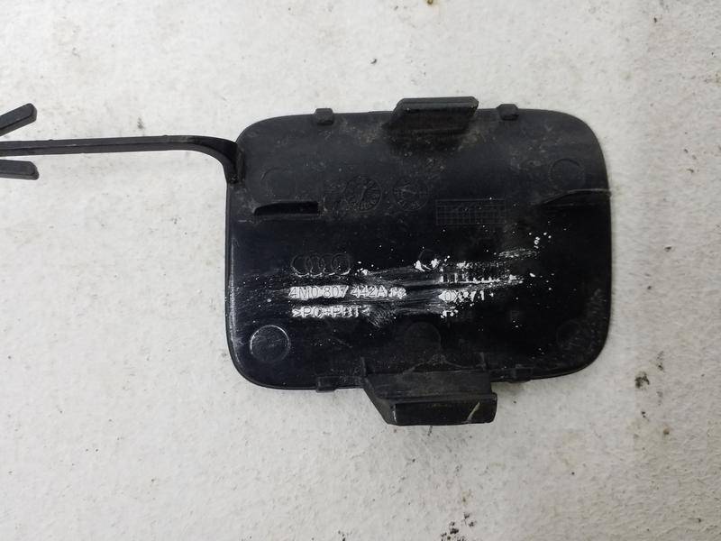 Заглушка буксировочного крюка