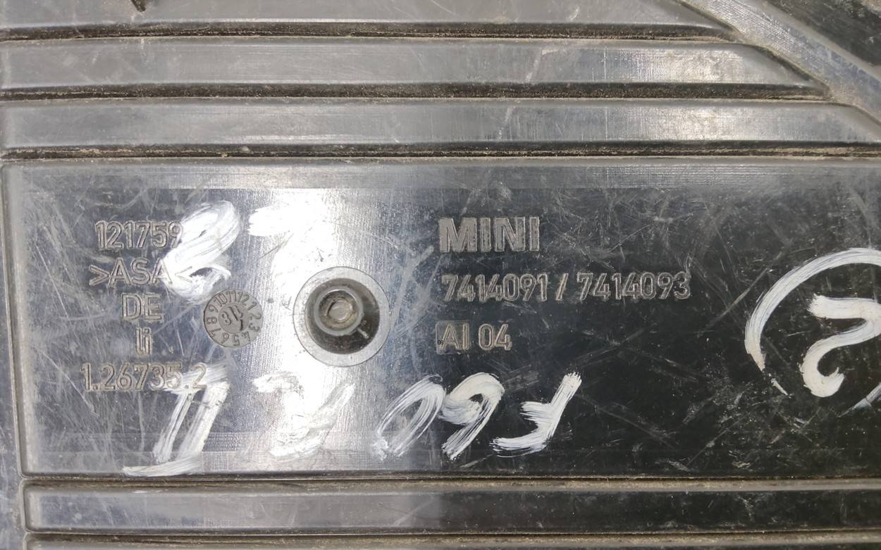 Накладка крыла переднего левого