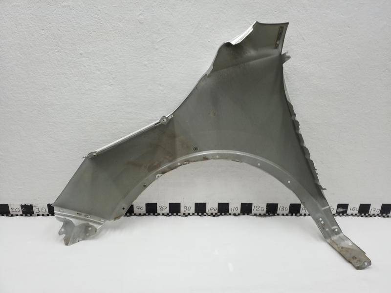 Крыло переднее правое