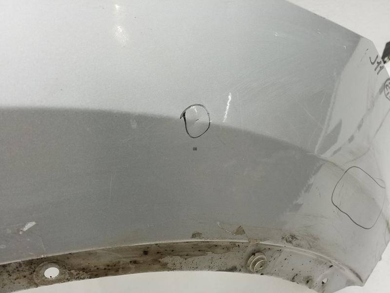 Крыло переднее правое