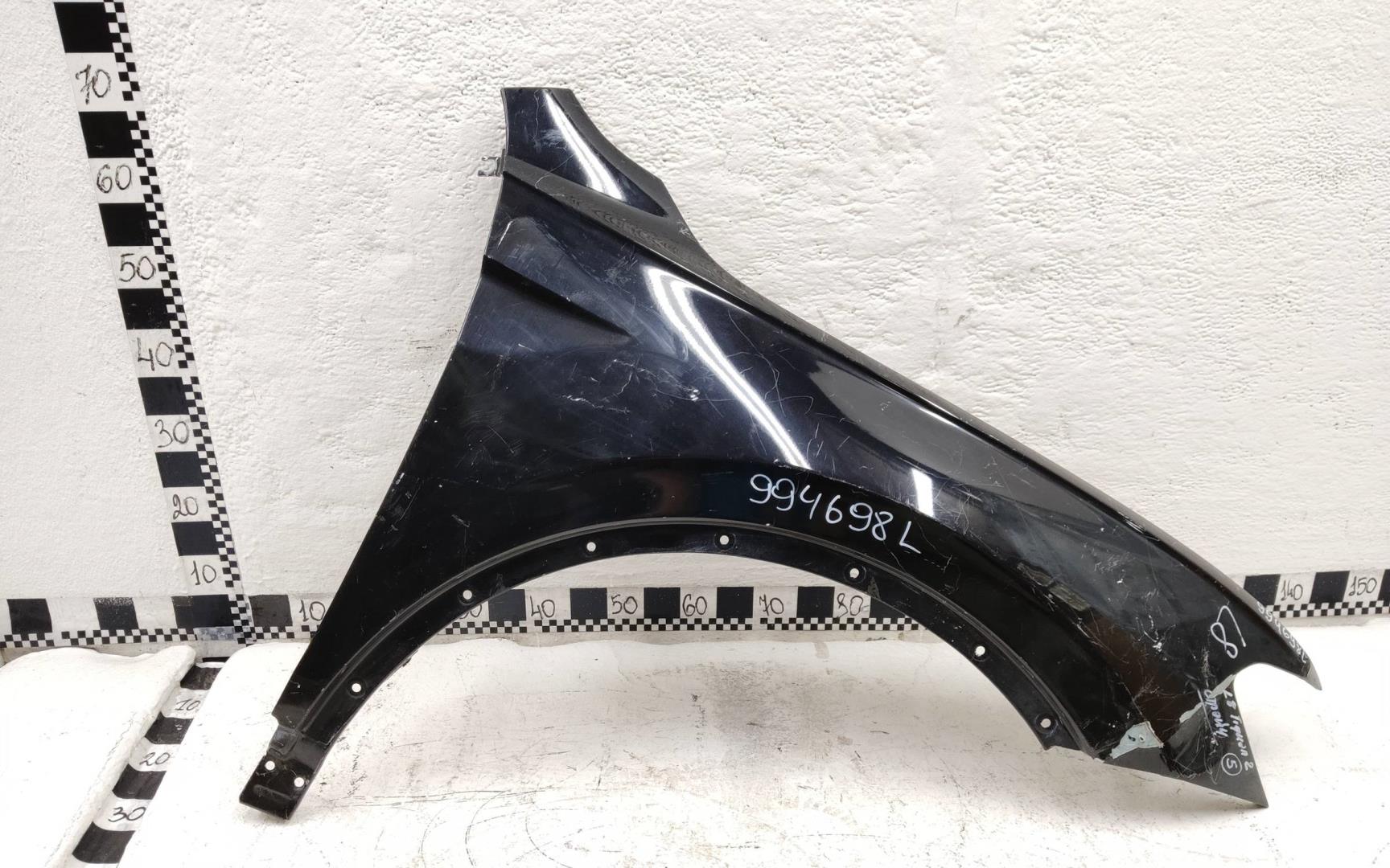 Крыло переднее правое