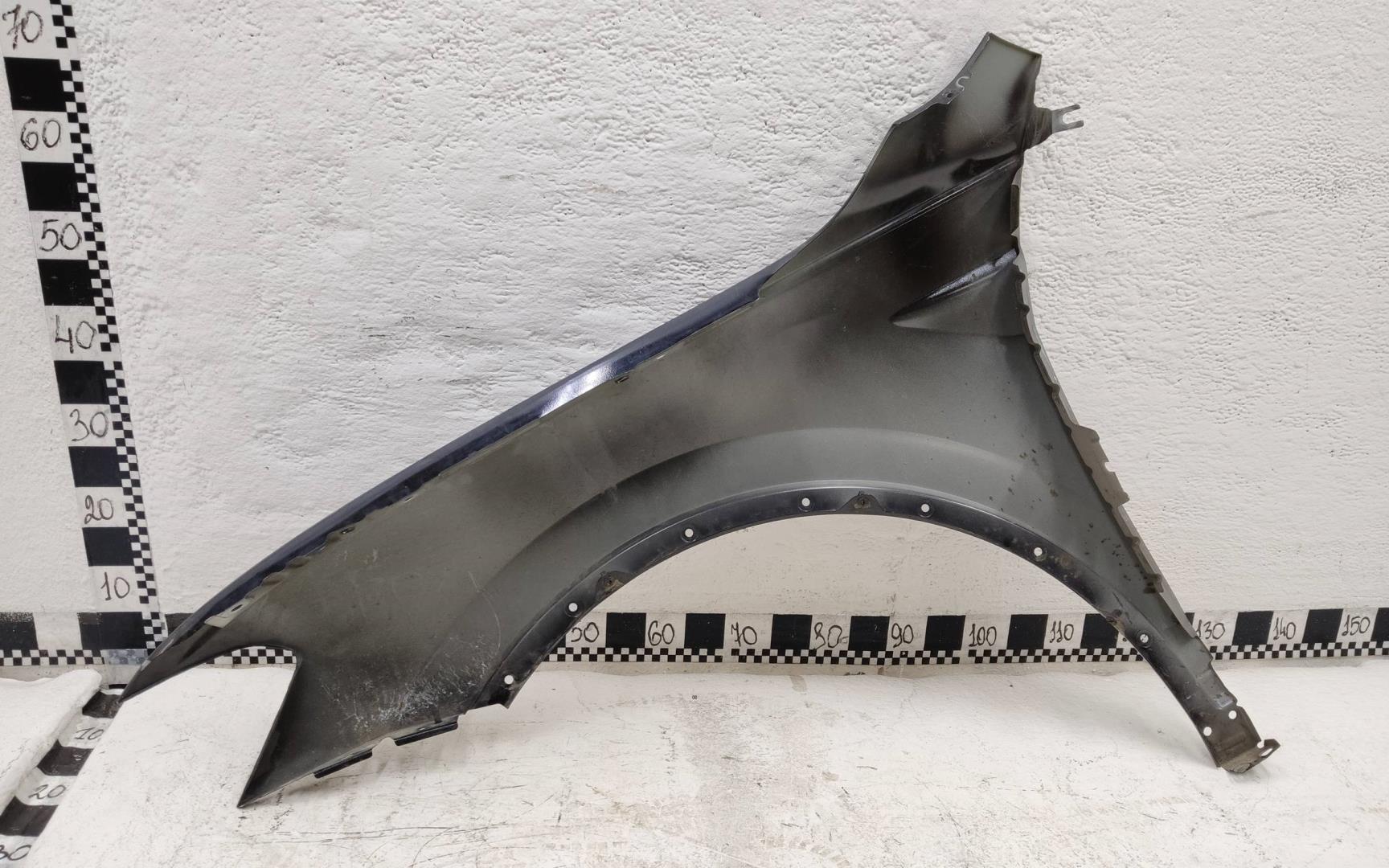 Крыло переднее правое