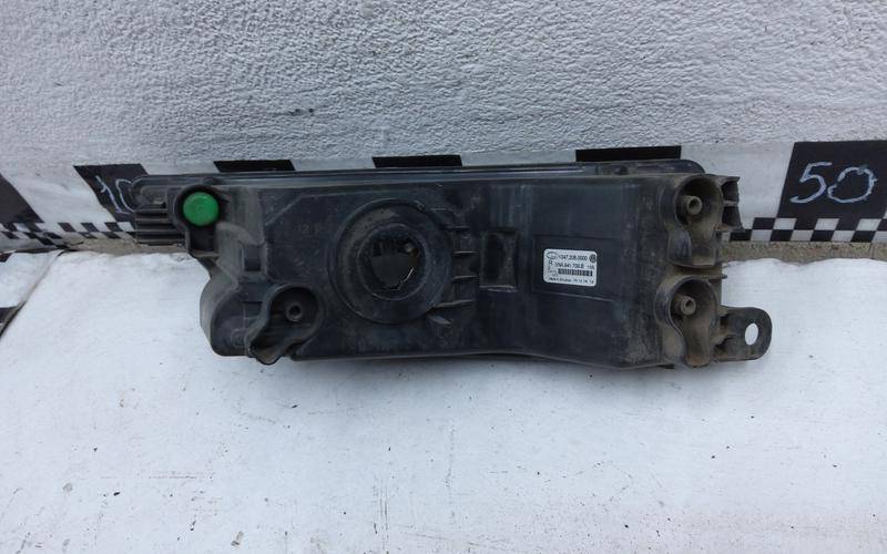 Фара противотуманная правая