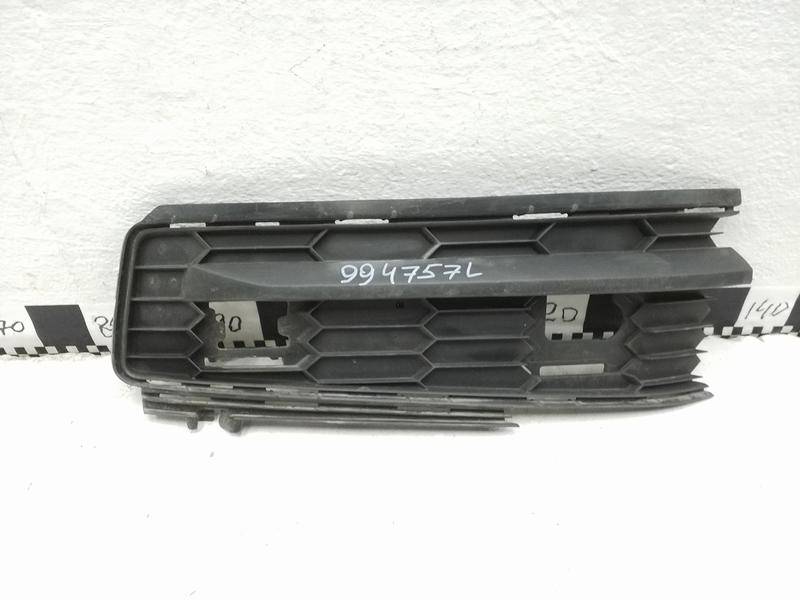 Заглушка бампера правая