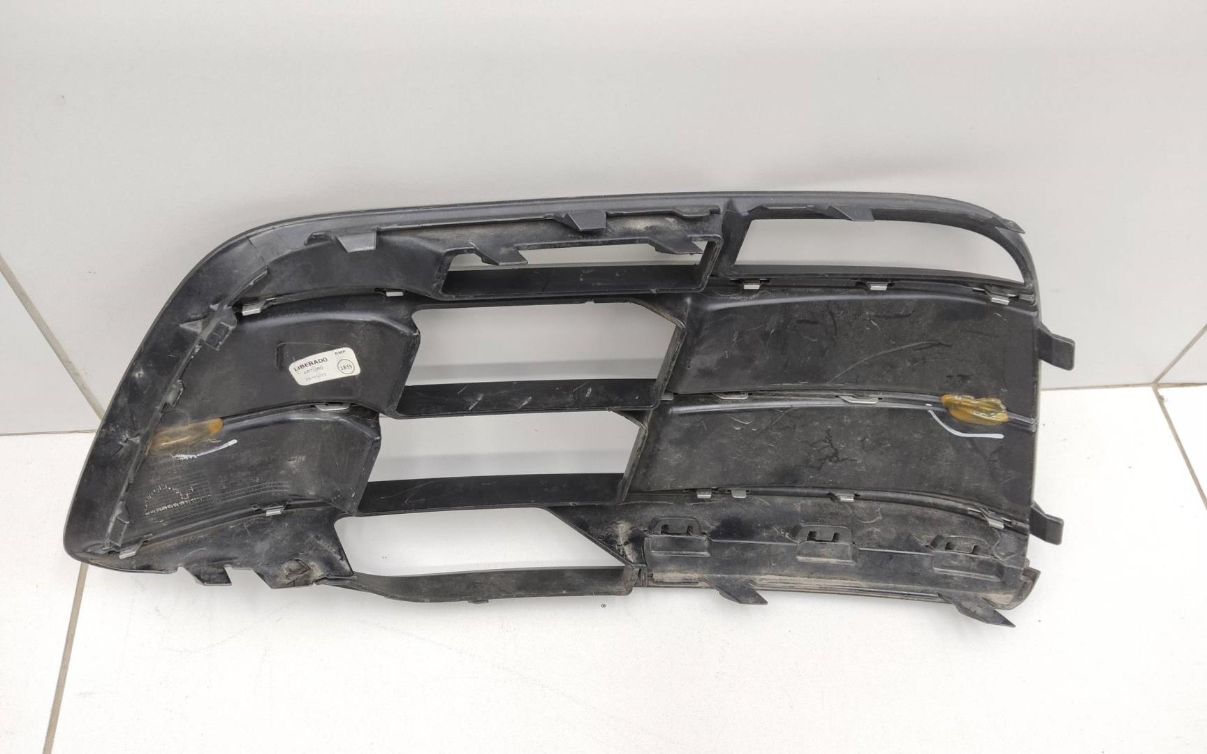 Решетка в бампер правая