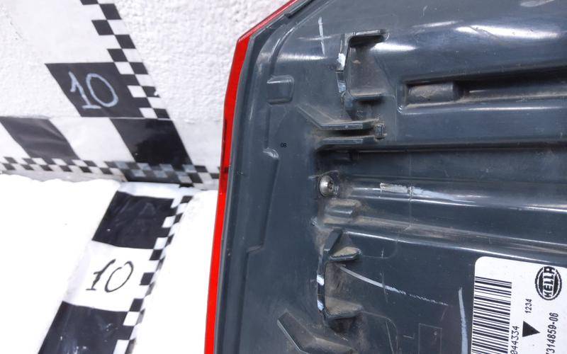 Фонарь задний наружный левый