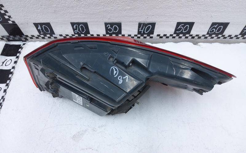 Фонарь задний наружный левый