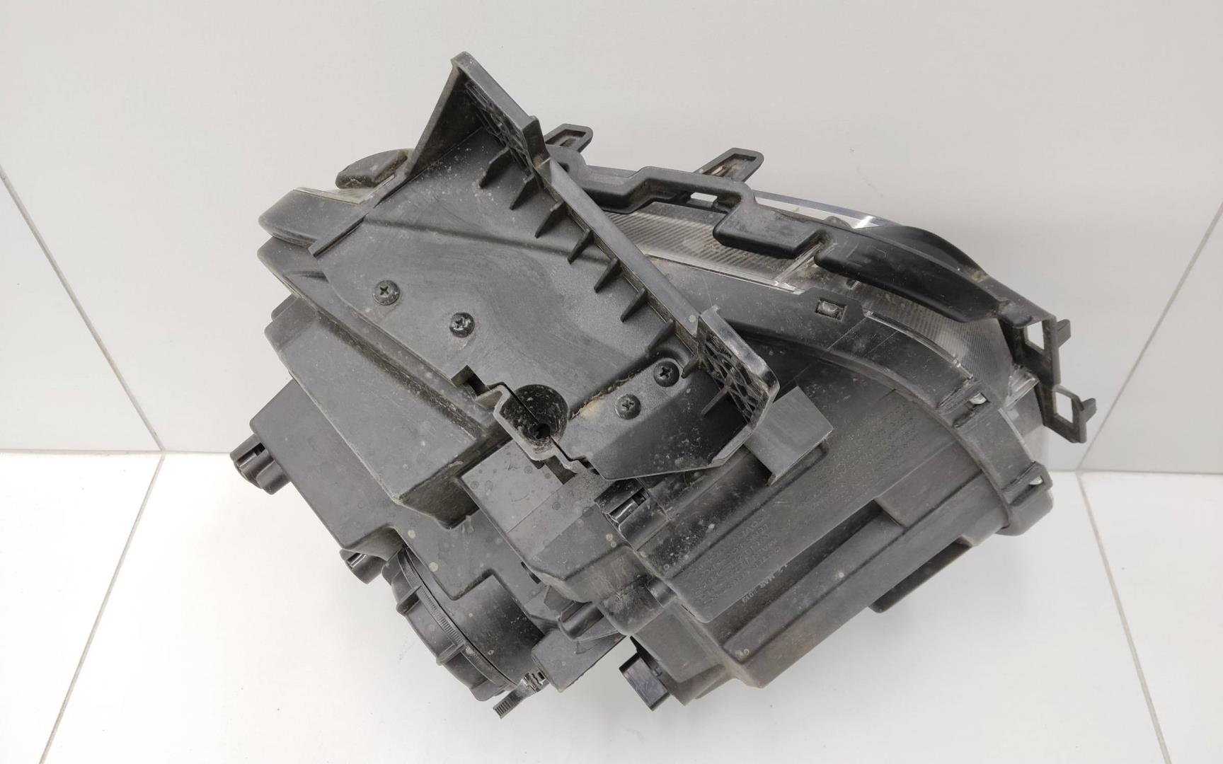 Фара противотуманная правая