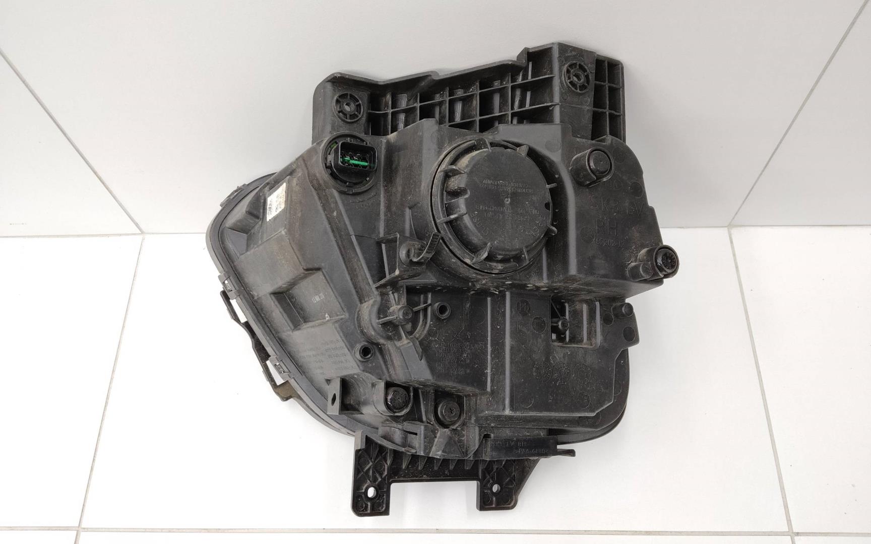 Фара противотуманная правая