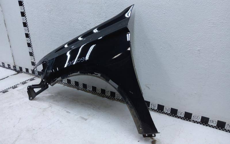 Крыло переднее левое