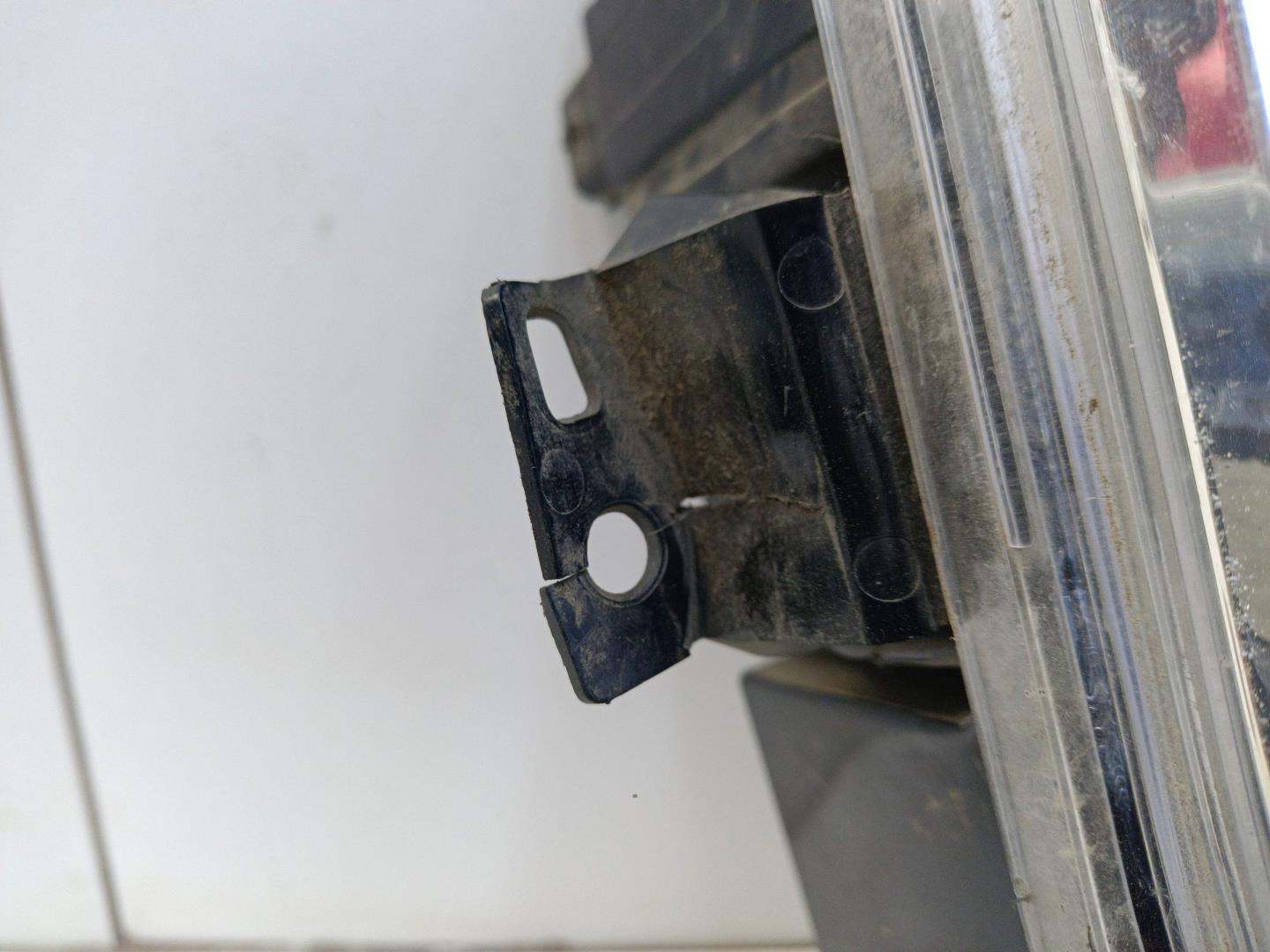 Фара дневного света правая (ходовые огни)