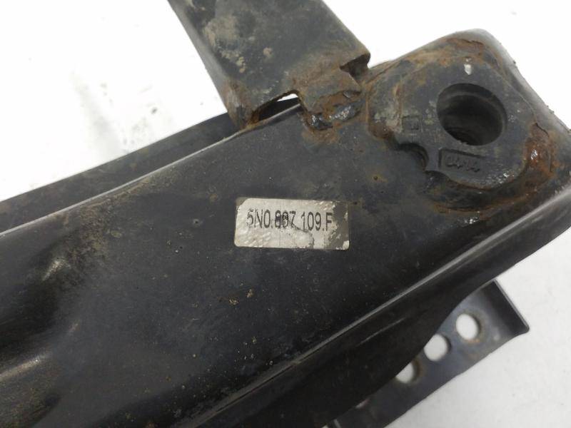 Усилитель переднего бампера