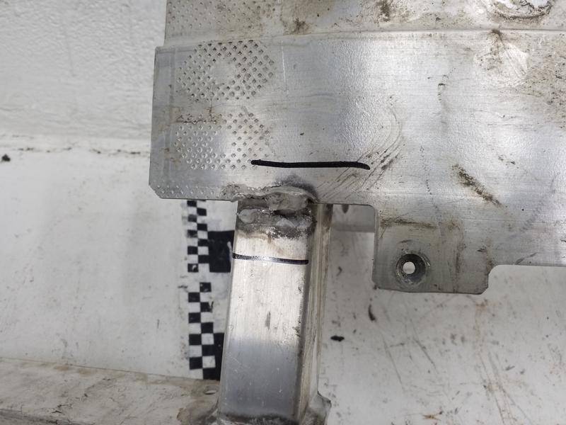 Усилитель переднего бампера