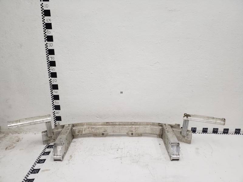 Усилитель переднего бампера