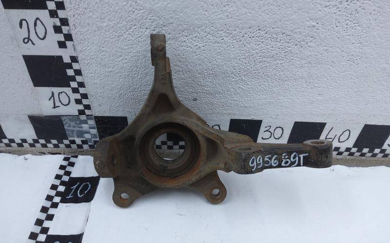 Кулак поворотный передний левый