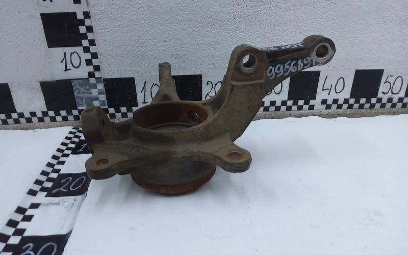 Кулак поворотный передний левый