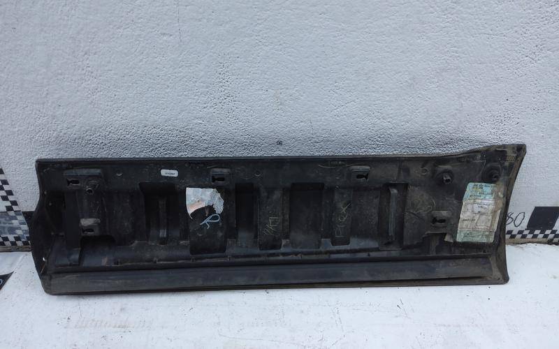 Накладка двери задней правой