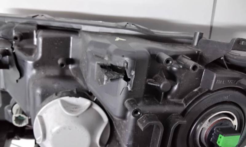 Фара правая