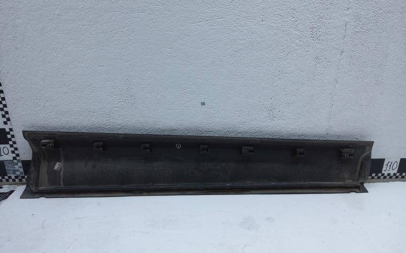 Накладка двери передней левой