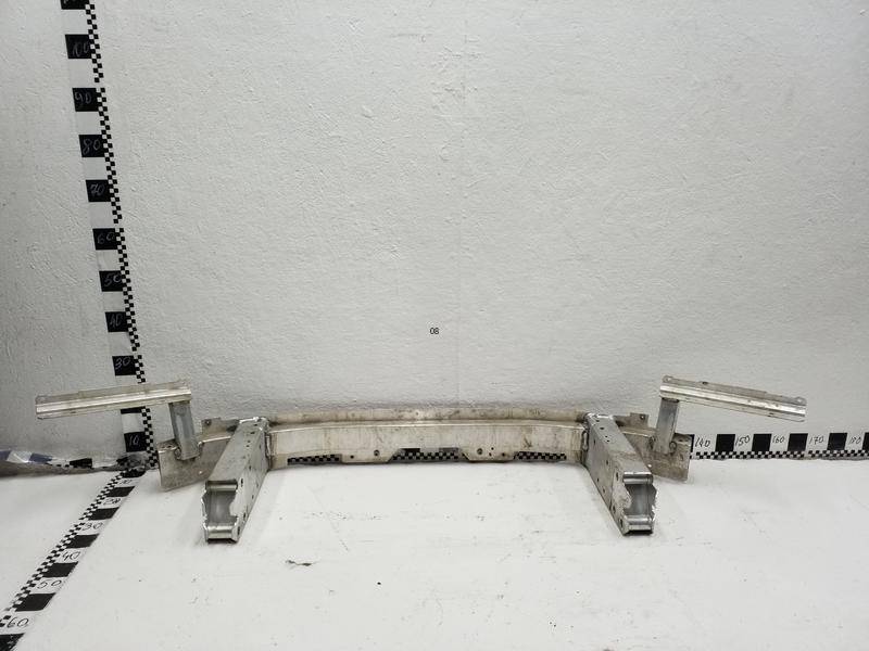 Усилитель переднего бампера