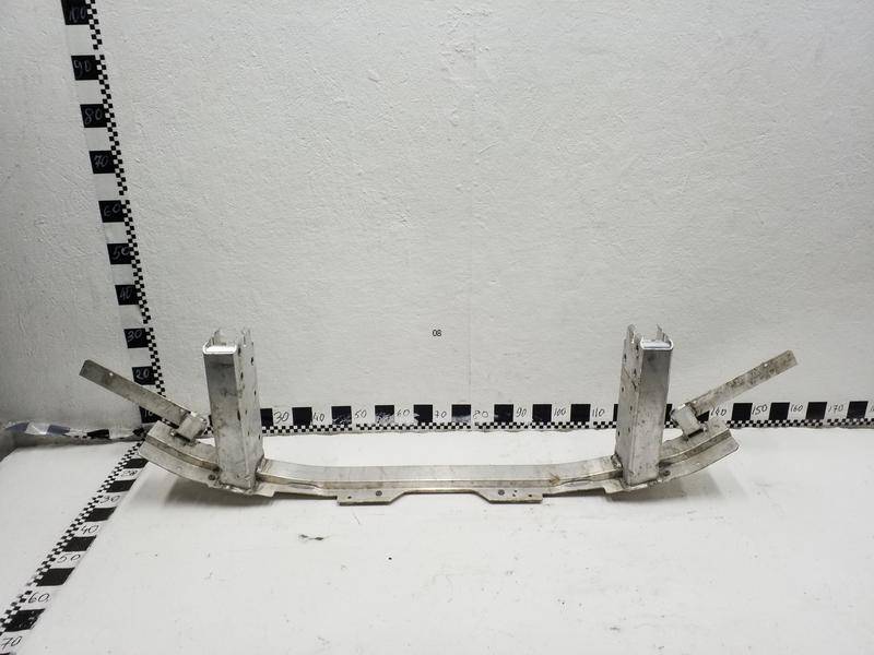 Усилитель переднего бампера