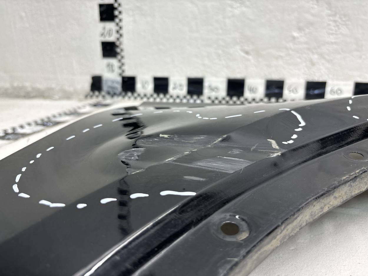 Крыло переднее правое