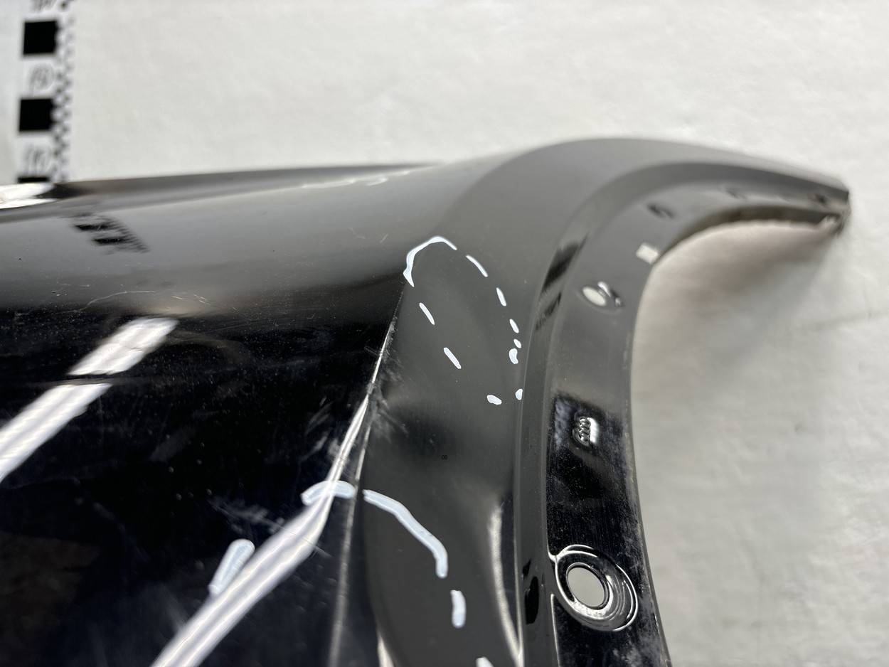 Крыло переднее правое