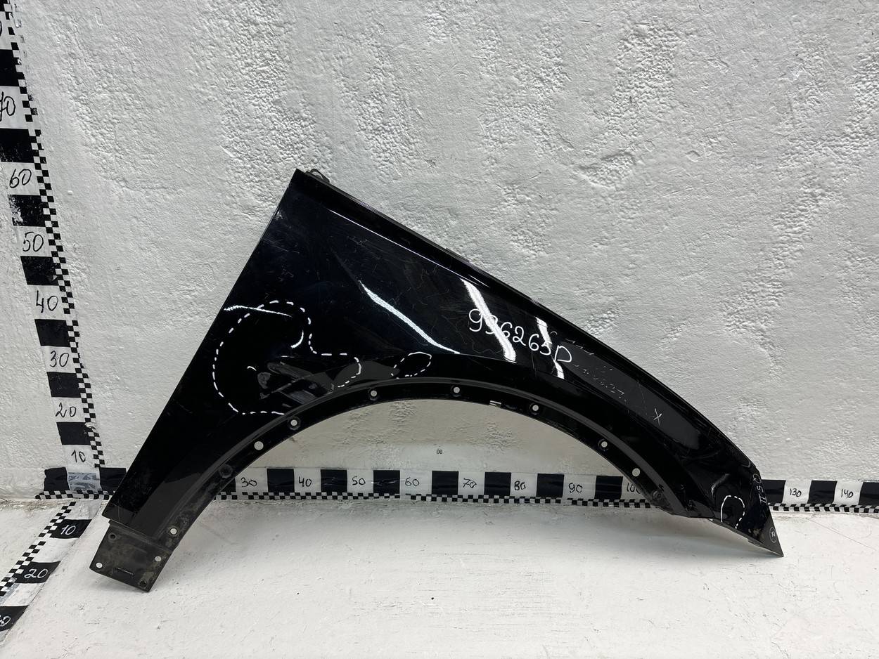 Крыло переднее правое