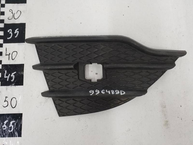 Заглушка бампера правая