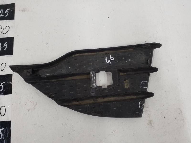 Заглушка бампера правая