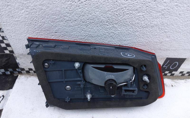 Фонарь задний внутренний правый