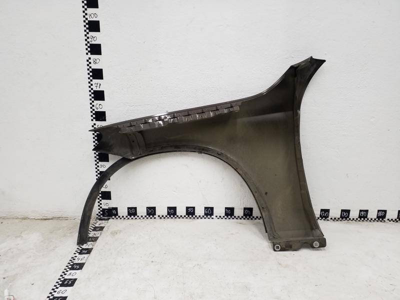 Крыло переднее правое