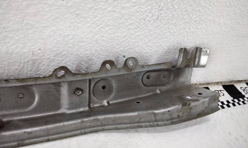 Усилитель переднего бампера