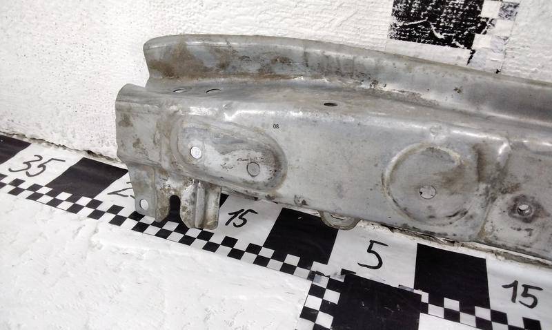 Усилитель переднего бампера