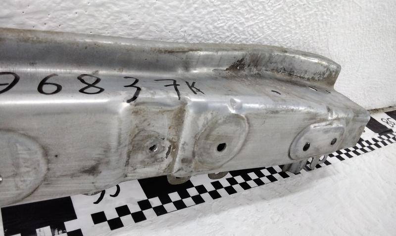 Усилитель переднего бампера