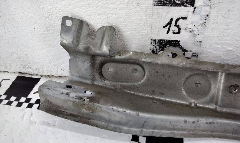 Усилитель переднего бампера