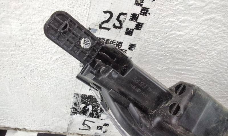 Кронштейн фар левый